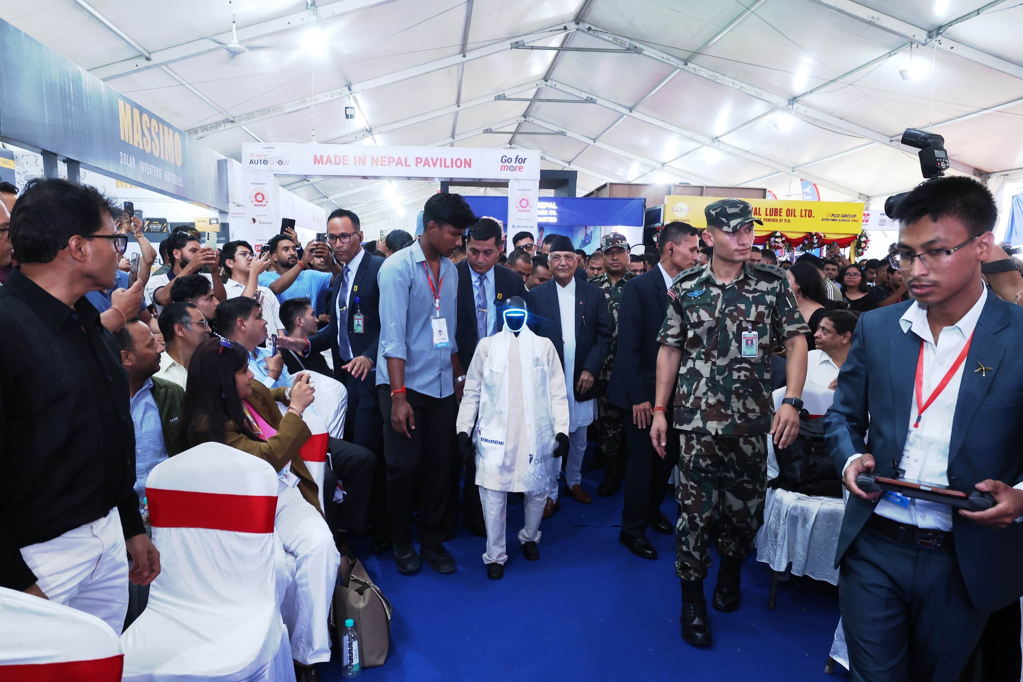 नेपालमा लगानी र काम गर्न बाधा छैन : प्रधानमन्त्री Photo 4