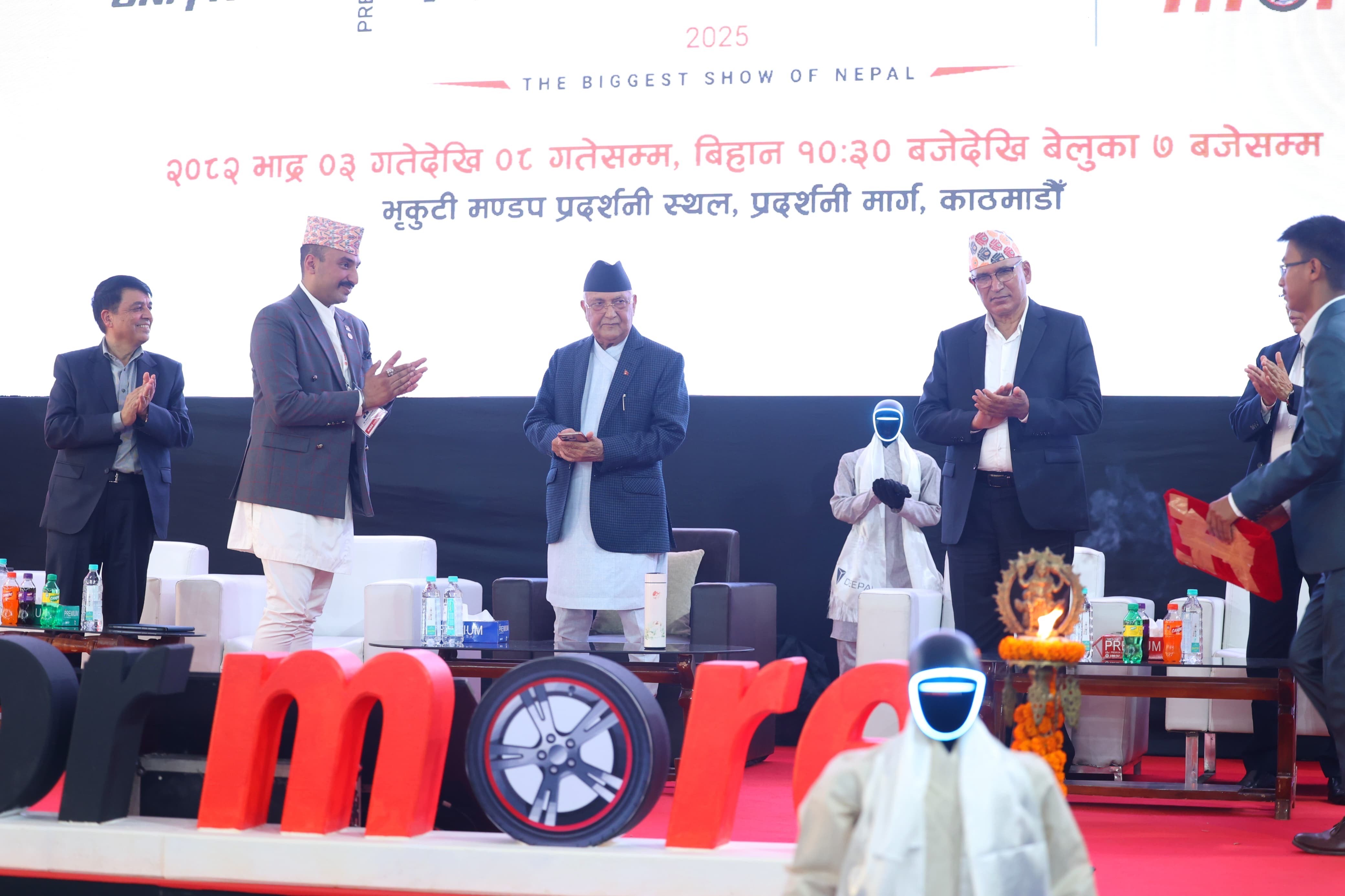 नेपालमा लगानी र काम गर्न बाधा छैन : प्रधानमन्त्री Photo 6